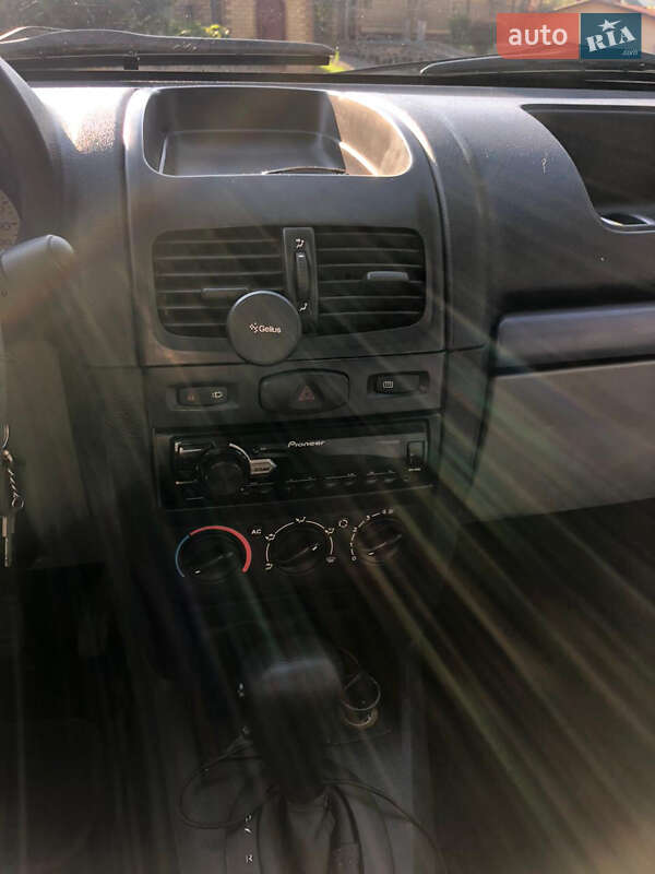 Седан Renault Clio Symbol 2006 в Киеве