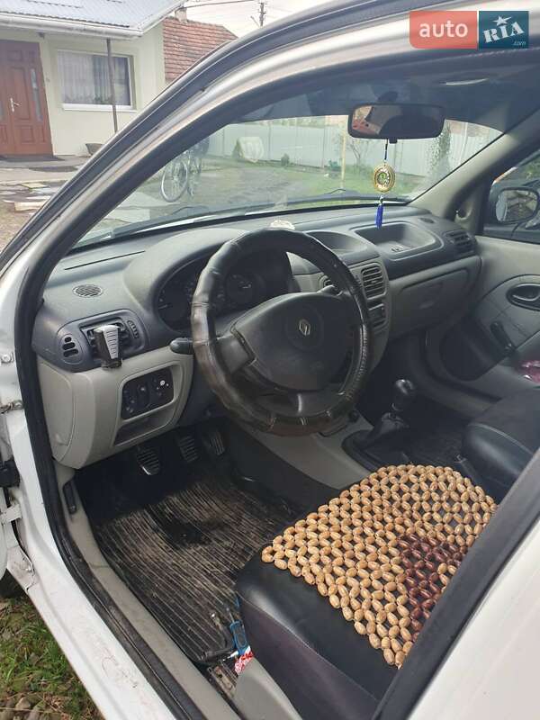 Седан Renault Clio Symbol 2003 в Стебнику