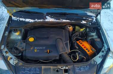 Седан Renault Clio Symbol 2002 в 