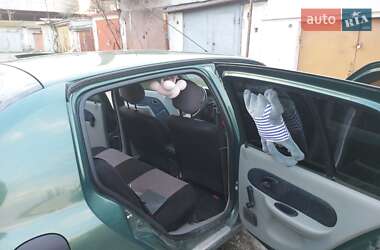 Седан Renault Clio Symbol 2002 в 