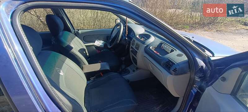 Седан Renault Clio Symbol 2003 в Харькове