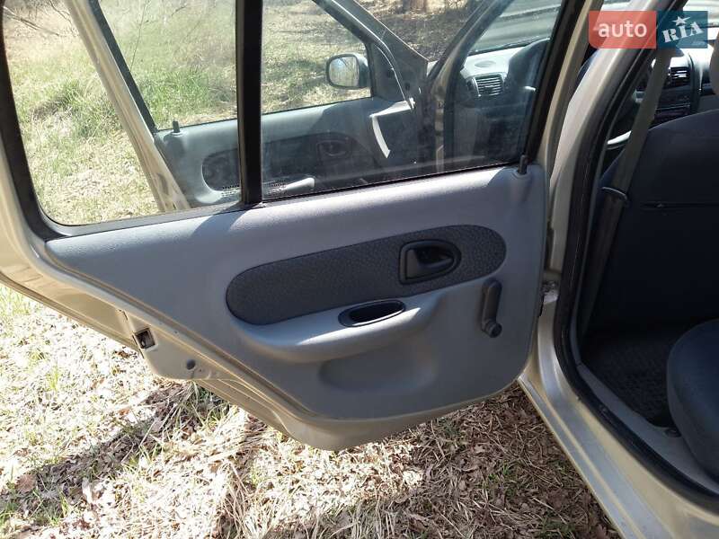 Седан Renault Clio Symbol 2008 в Чернигове