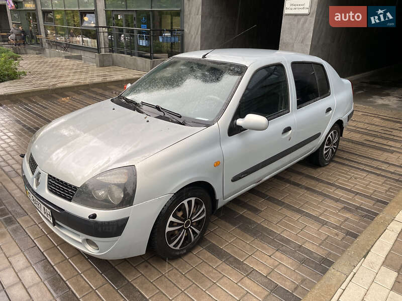 Седан Renault Clio Symbol 2002 в Киеве