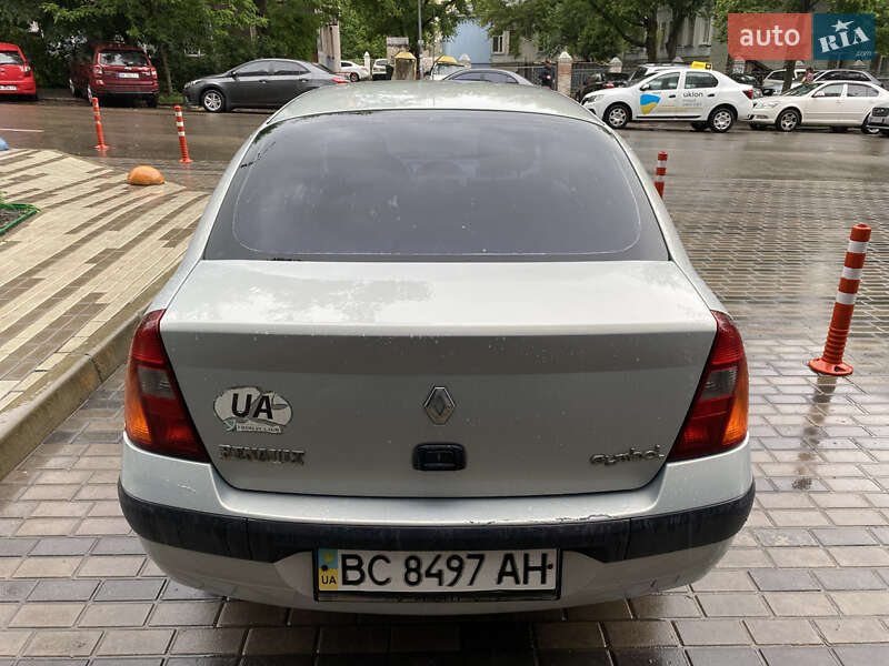 Седан Renault Clio Symbol 2002 в Киеве