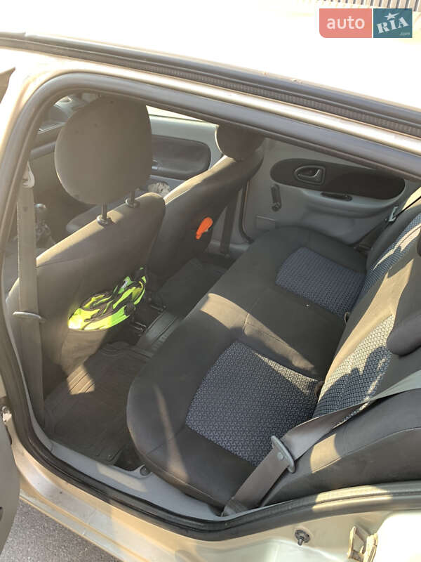 Седан Renault Clio Symbol 2006 в Днепре