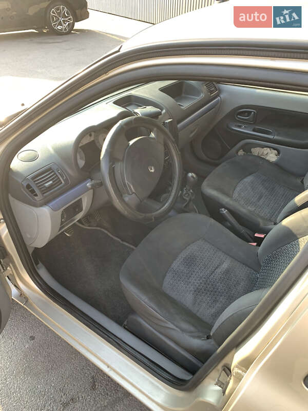 Седан Renault Clio Symbol 2006 в Днепре