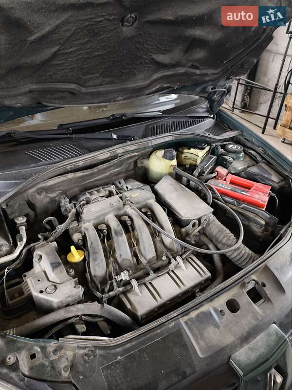 Седан Renault Clio Symbol 2003 в Золочеве