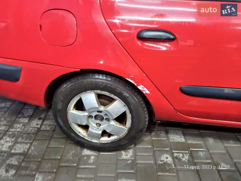 Седан Renault Clio Symbol 2003 в Кривом Роге