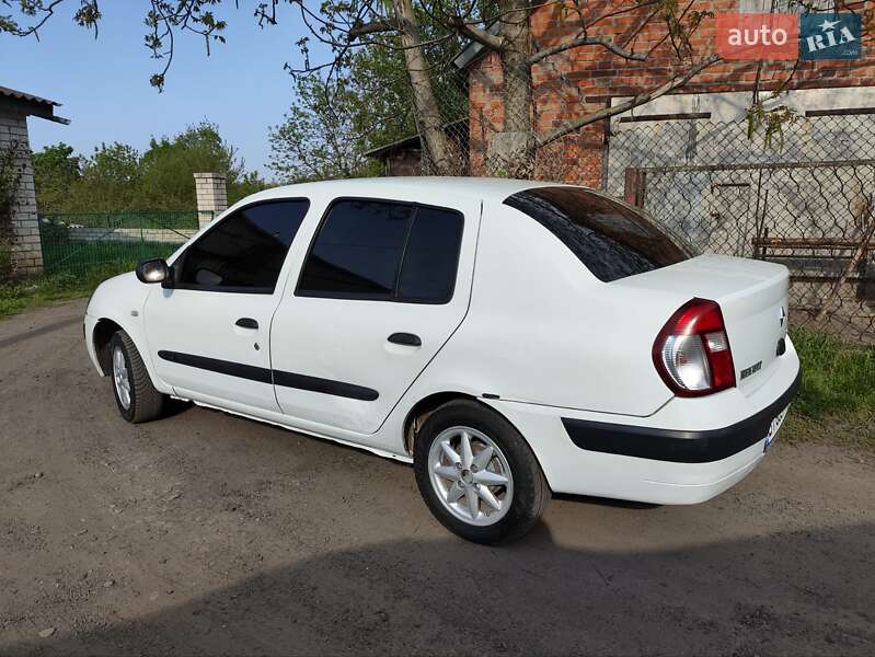 Седан Renault Clio Symbol 2006 в Хороле