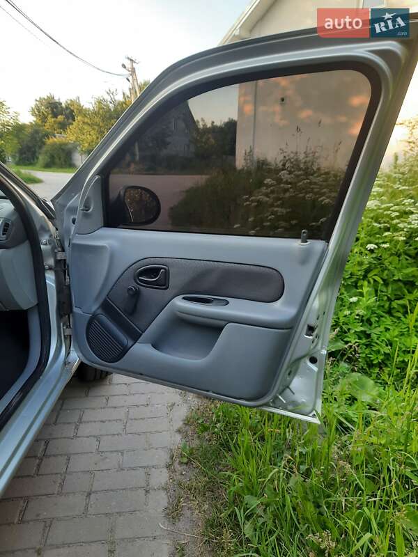 Седан Renault Clio Symbol 2007 в Львове