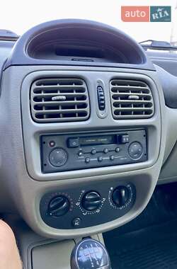 Седан Renault Clio Symbol 2003 в 