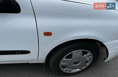 Седан Renault Clio Symbol 2001 в 