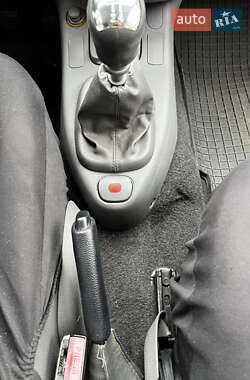 Седан Renault Clio Symbol 2001 в 