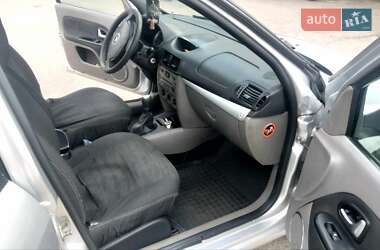 Седан Renault Clio Symbol 2011 в 