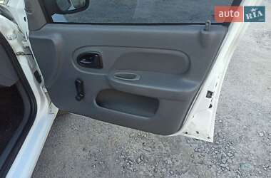 Седан Renault Clio Symbol 2001 в 