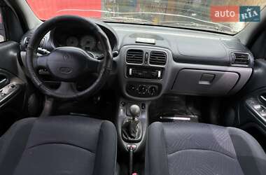 Седан Renault Clio Symbol 2001 в 