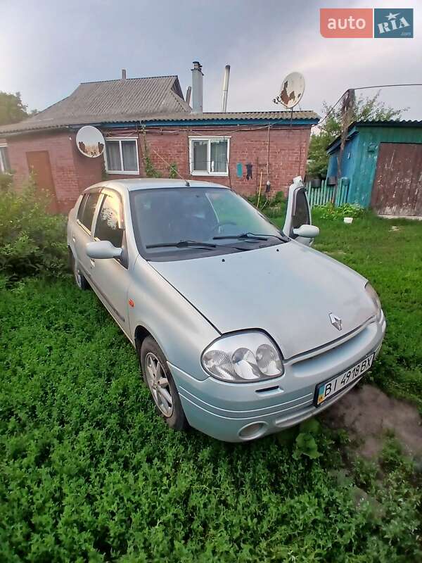 Седан Renault Clio Symbol 2002 в Ахтырке