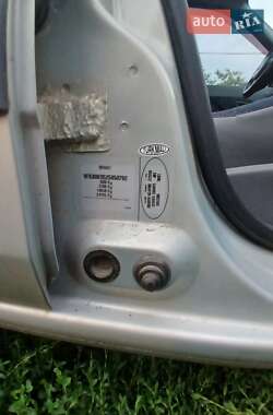 Седан Renault Clio Symbol 2001 в 