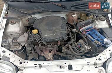 Седан Renault Clio Symbol 2002 в 