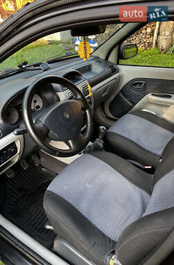 Седан Renault Clio Symbol 2002 в 
