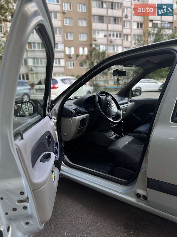 Седан Renault Clio Symbol 2003 в Києві фото 6 Седан Renault Clio Symbol 2003 в Києві