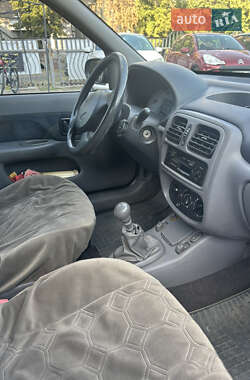 Седан Renault Clio Symbol 2001 в 