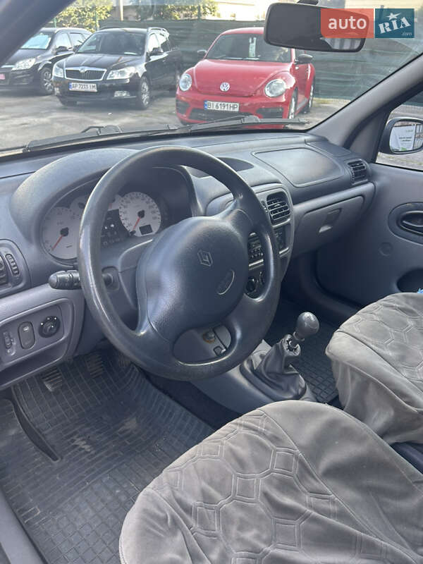 Седан Renault Clio Symbol 2001 в Запорожье