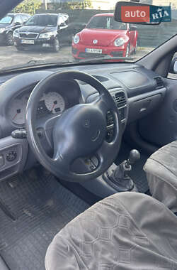 Седан Renault Clio Symbol 2001 в 