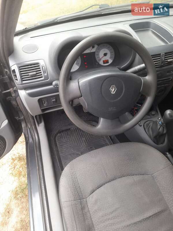 Седан Renault Clio Symbol 2008 в Ромнах