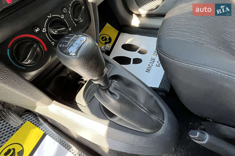 Седан Renault Clio Symbol 2006 в Стрые