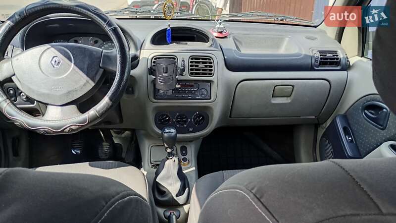 Седан Renault Clio Symbol 2006 в Коростене