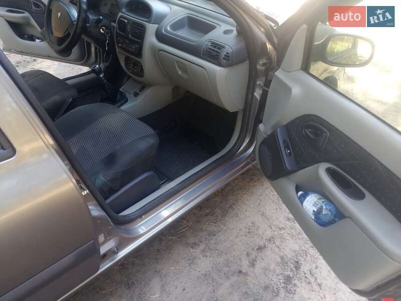 Седан Renault Clio Symbol 2003 в Каменском фото 5 Седан Renault Clio Symbol 2003 в Каменском