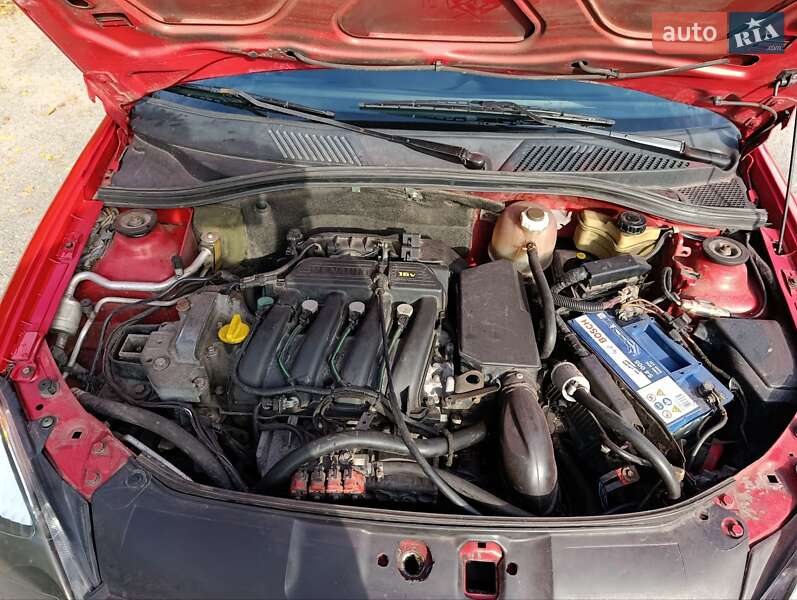 Седан Renault Clio Symbol 2004 в Гайсину