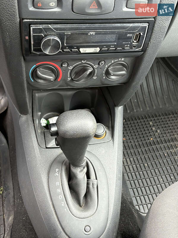 Седан Renault Clio Symbol 2006 в Козині