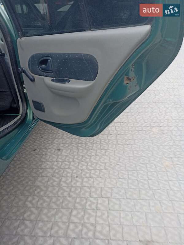 Седан Renault Clio Symbol 2003 в Полтаве