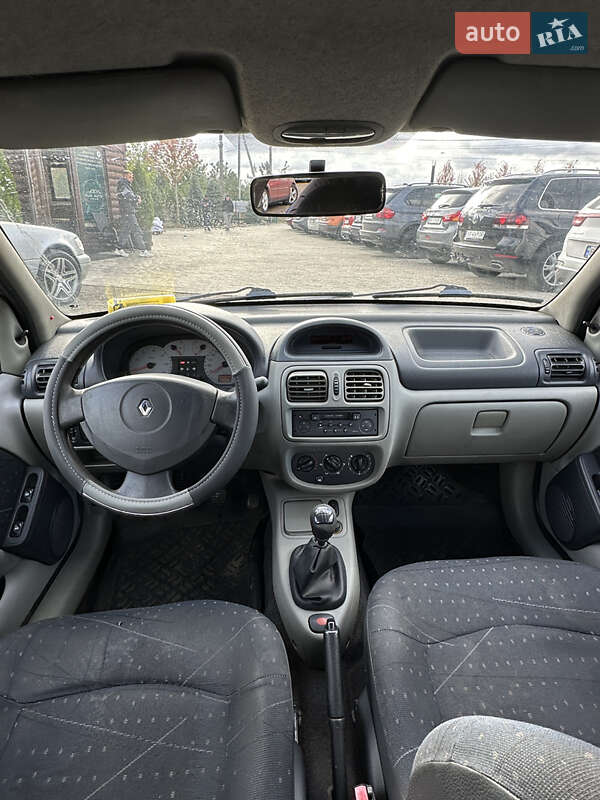 Седан Renault Clio Symbol 2002 в Киеве