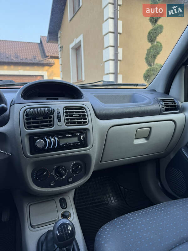 Седан Renault Clio Symbol 2005 в Косове