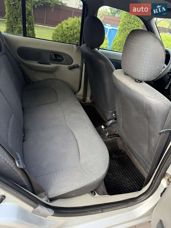 Седан Renault Clio Symbol 2005 в Косове