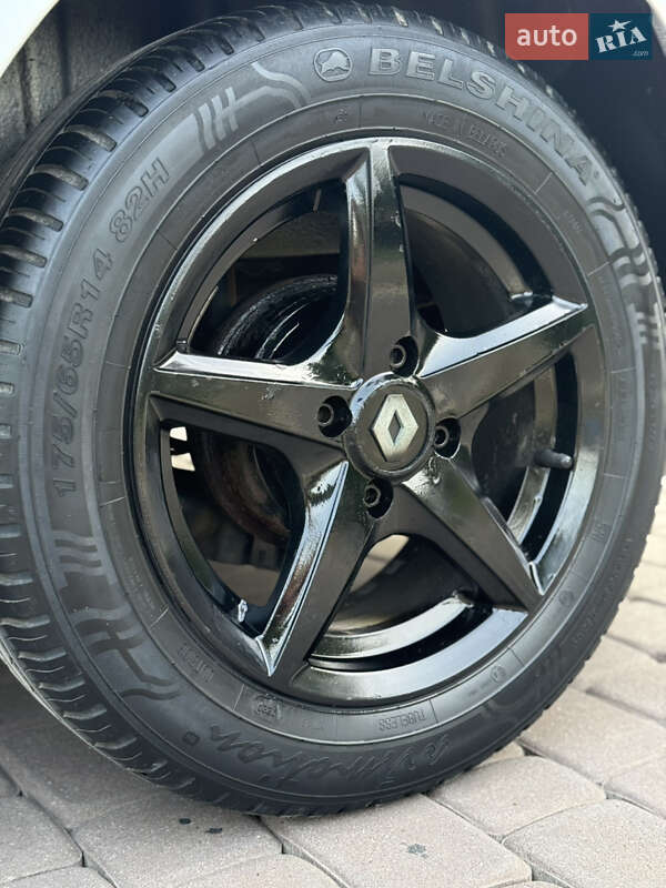 Седан Renault Clio Symbol 2005 в Косове