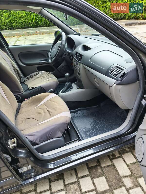 Седан Renault Clio Symbol 2011 в Львові