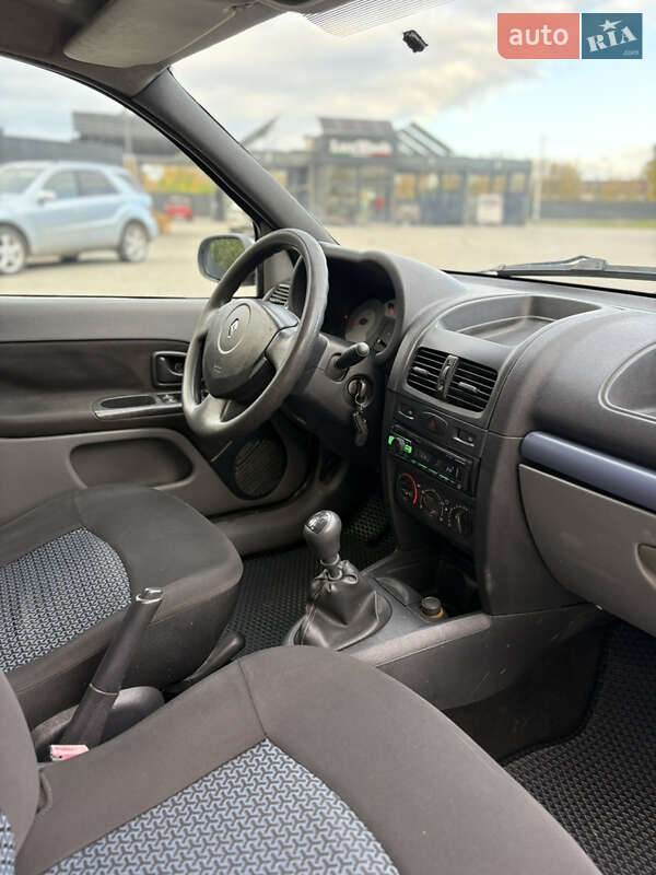 Седан Renault Clio Symbol 2006 в Черновцах