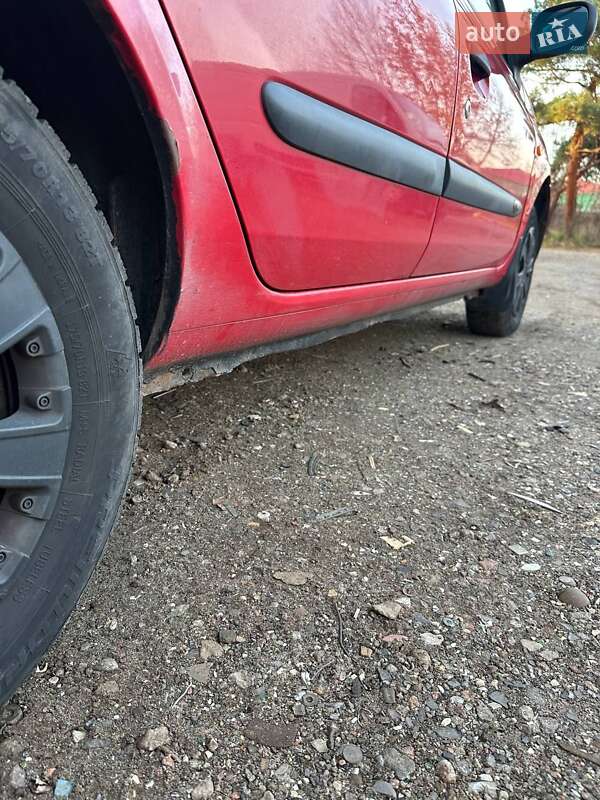 Седан Renault Clio Symbol 2003 в Киеве фото 5 Седан Renault Clio Symbol 2003 в Киеве