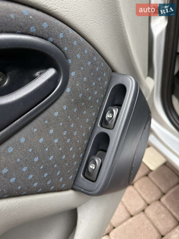 Седан Renault Clio Symbol 2005 в Косові фото 12 Седан Renault Clio Symbol 2005 в Косові