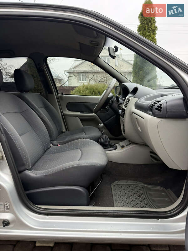 Седан Renault Clio Symbol 2005 в Косові фото 26 Седан Renault Clio Symbol 2005 в Косові