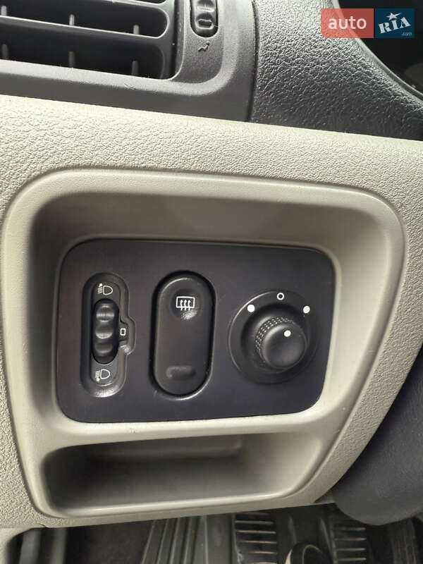 Седан Renault Clio Symbol 2005 в Косові фото 33 Седан Renault Clio Symbol 2005 в Косові