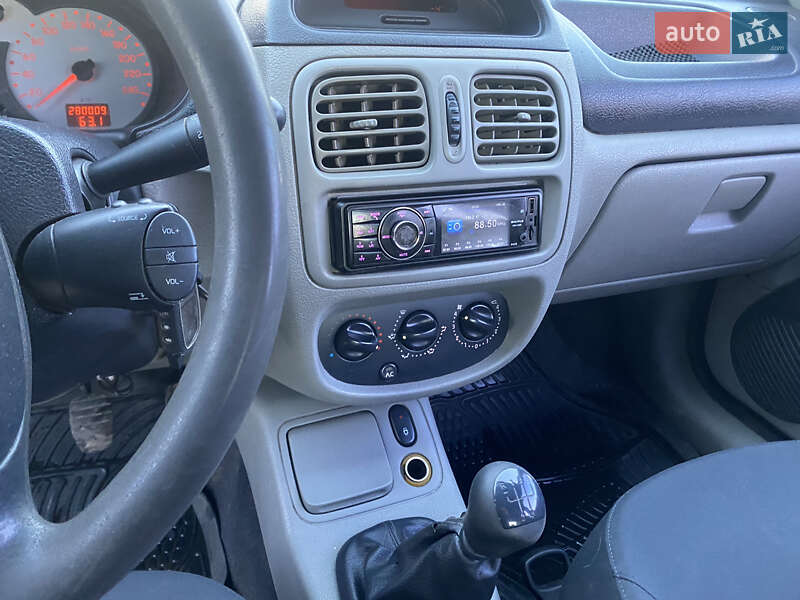 Седан Renault Clio Symbol 2004 в Острозі