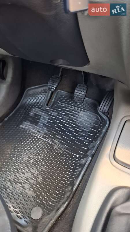 Седан Renault Clio Symbol 2005 в Києві фото 26 Седан Renault Clio Symbol 2005 в Києві