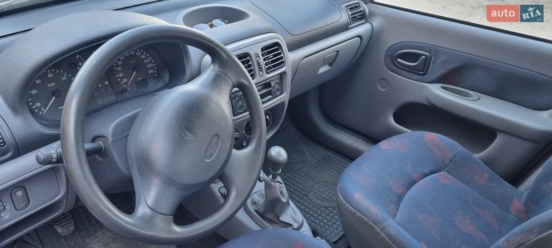 Седан Renault Clio Symbol 2001 в Днепре