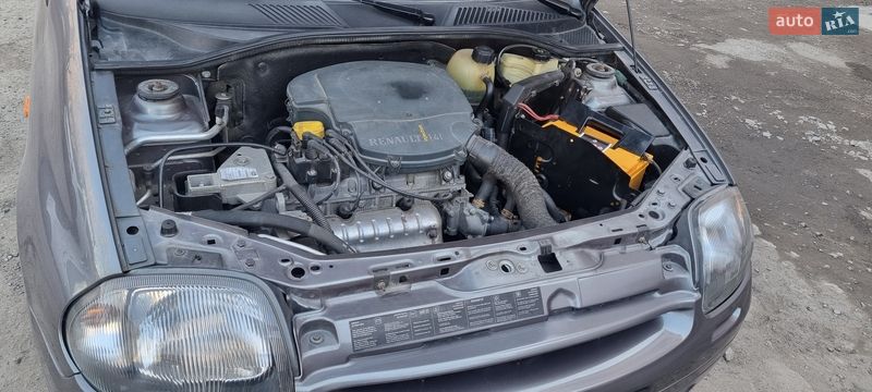 Седан Renault Clio Symbol 2001 в Днепре