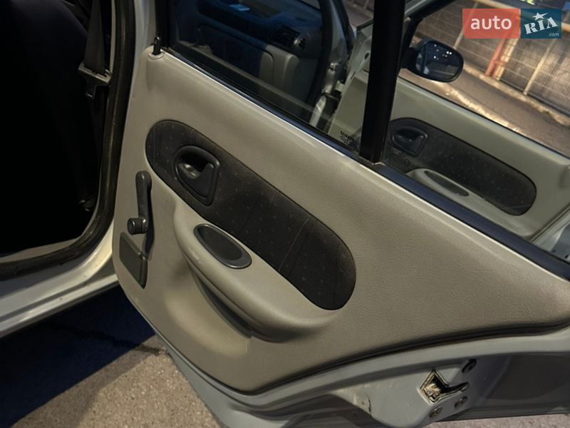 Седан Renault Clio Symbol 2004 в Івано-Франківську